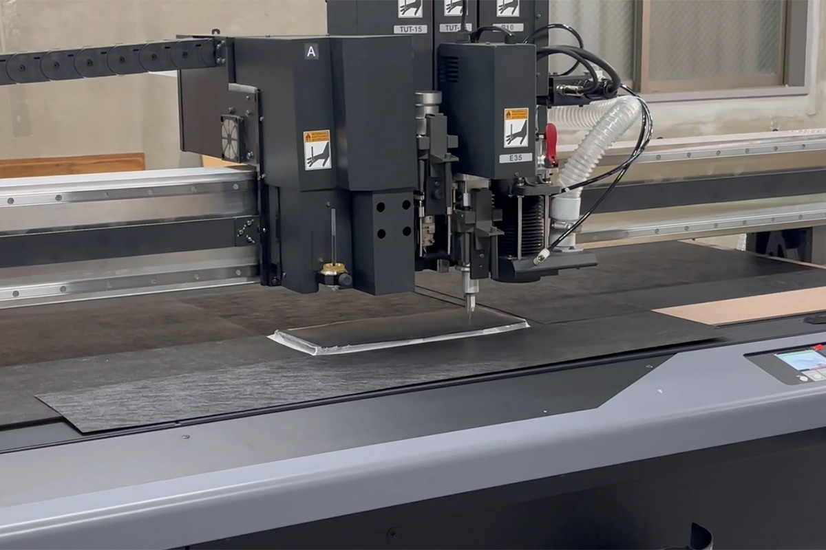 Cutting about 5 cm thick rubber with CFX.