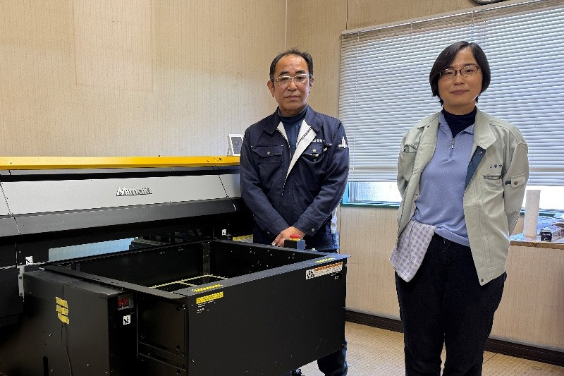 (From left) Mitsuhiro Sakura, President and Representative Director; Yukiko Wakatsuki, Product Planning